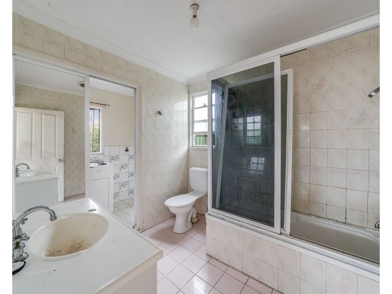 11 Coolaroo Crescent, Lurnea NSW 2170