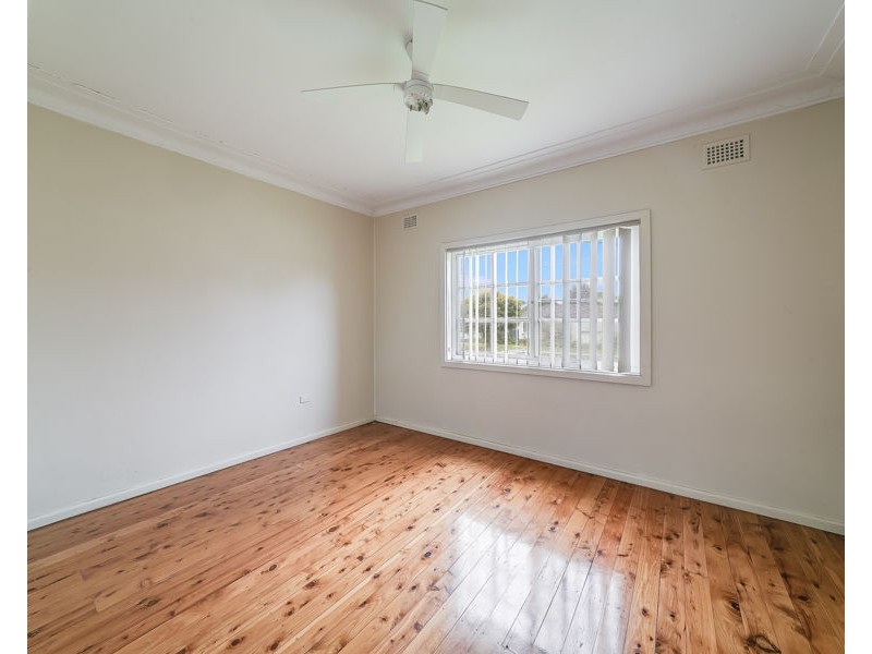 11 Coolaroo Crescent, Lurnea NSW 2170