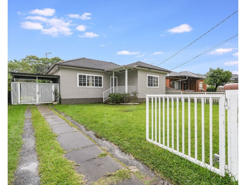 11 Coolaroo Crescent, Lurnea NSW 2170