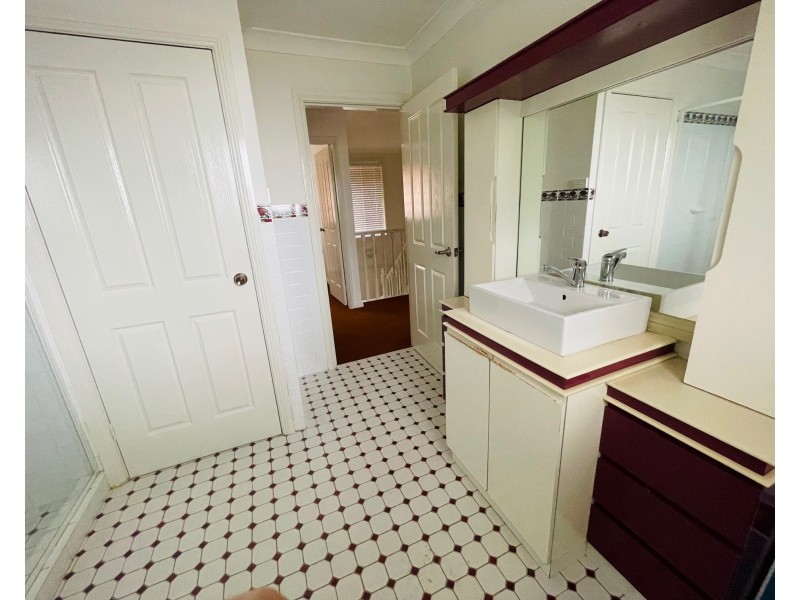 20 Harpur Pl, Casula NSW 2170