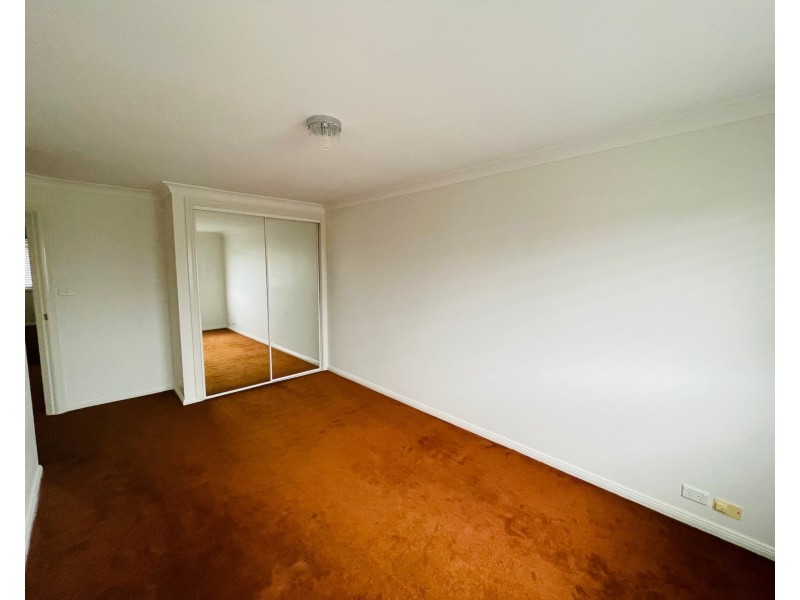 20 Harpur Pl, Casula NSW 2170