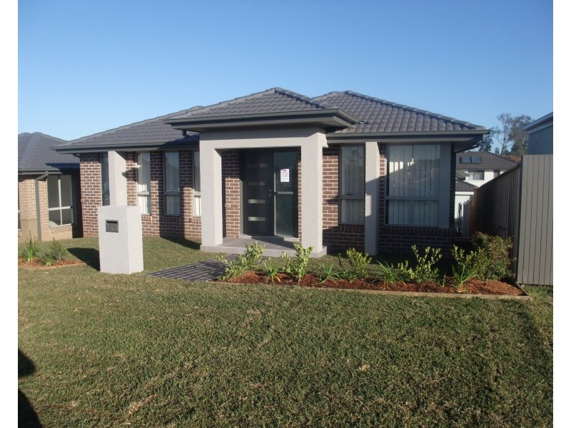 12 Charlie St, Middleton Grange NSW 2171