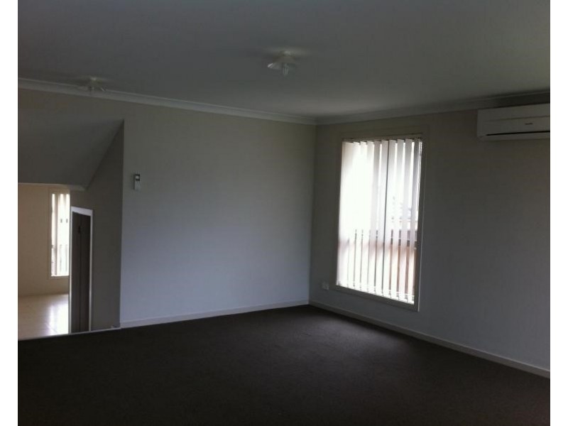 12 Charlie St, Middleton Grange NSW 2171