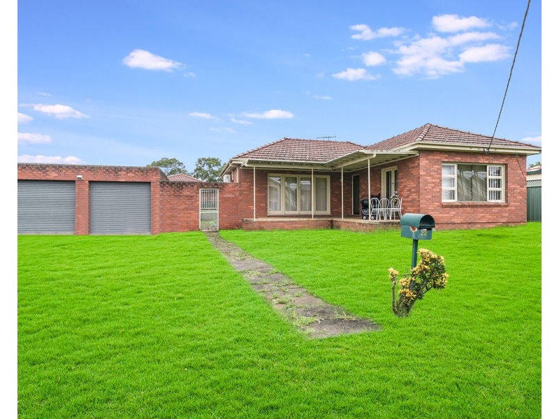 22 Rowe Avenue, Lurnea NSW 2170