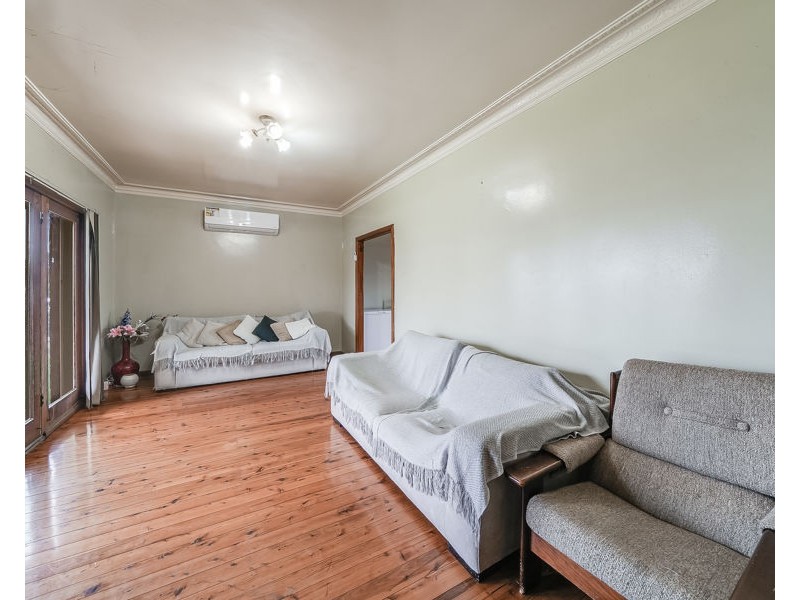 22 Rowe Avenue, Lurnea NSW 2170