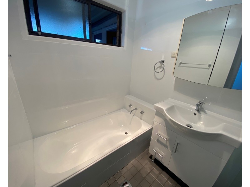 1/166 Oxford Rd, Ingleburn NSW 2565