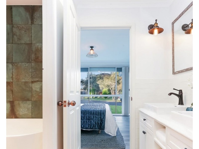 11 Norseman Cl, Green Valley NSW 2168