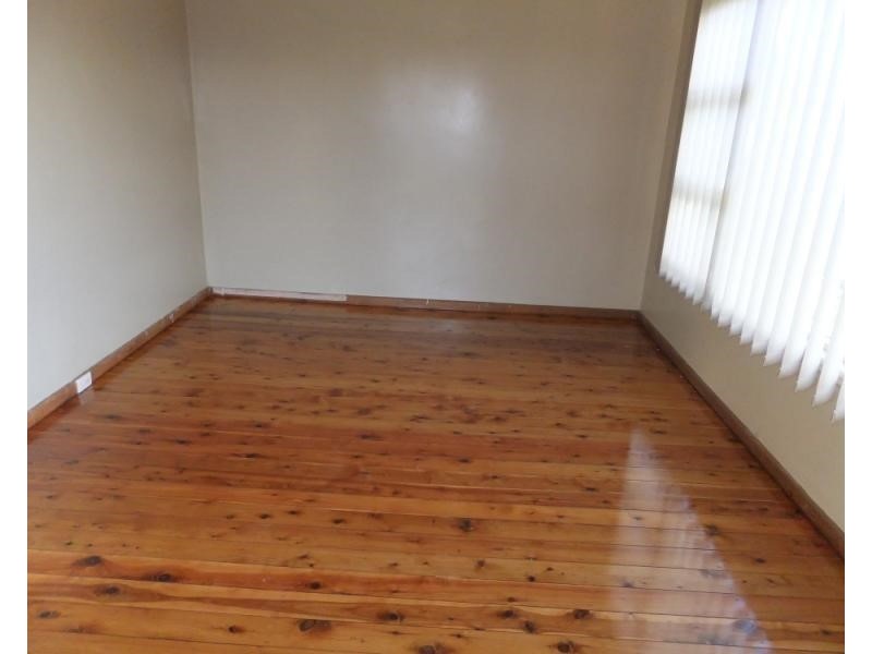 22 Rowe Ave, Lurnea NSW 2170