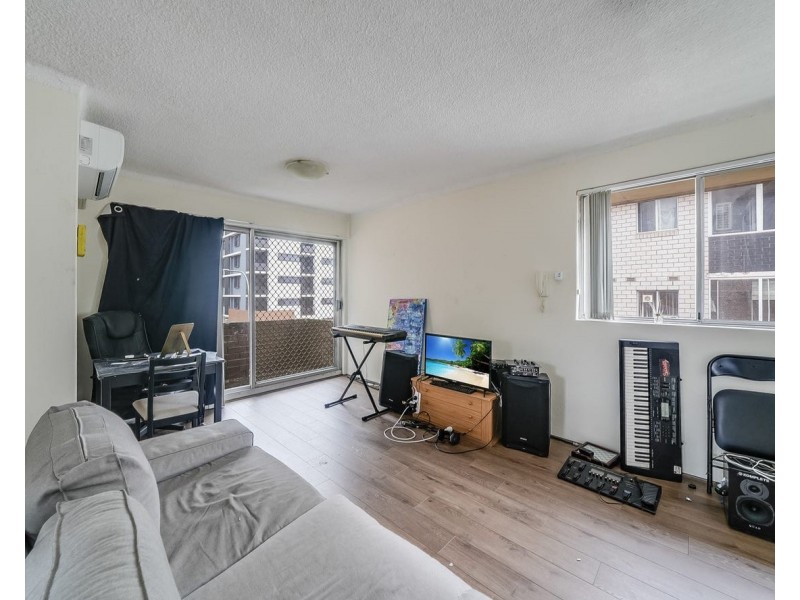 11/21 Lachlan St, Warwick Farm NSW 2170