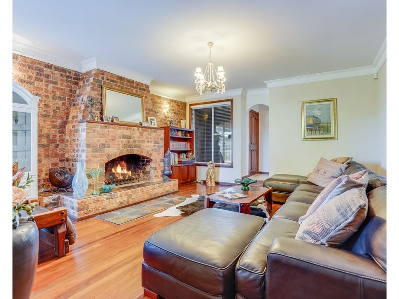 10 Cromarty Place, St Andrews NSW 2566
