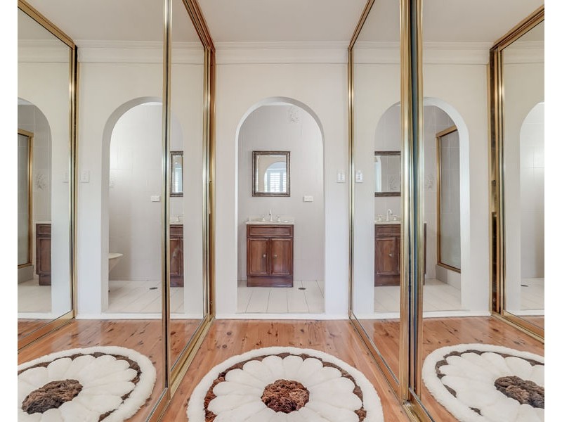 10 Cromarty Place, St Andrews NSW 2566