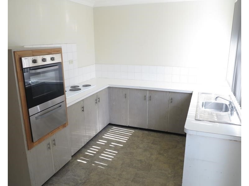 11 Calabro Ave, Lurnea NSW 2170