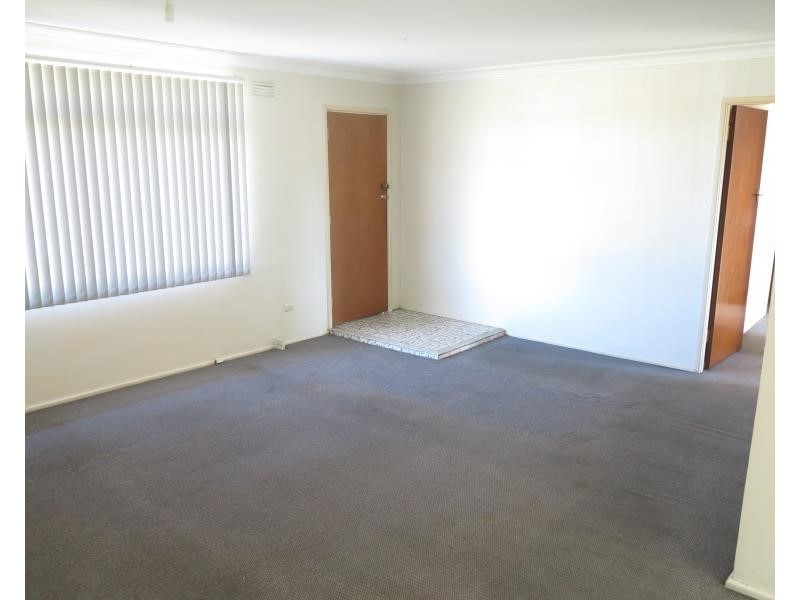 11 Calabro Ave, Lurnea NSW 2170