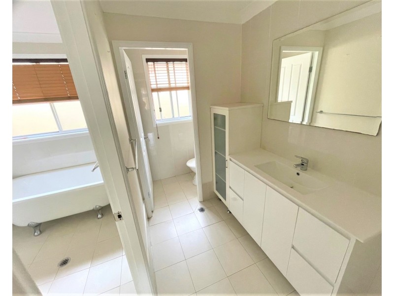 10 Bundanoon Rd, Prestons NSW 2170