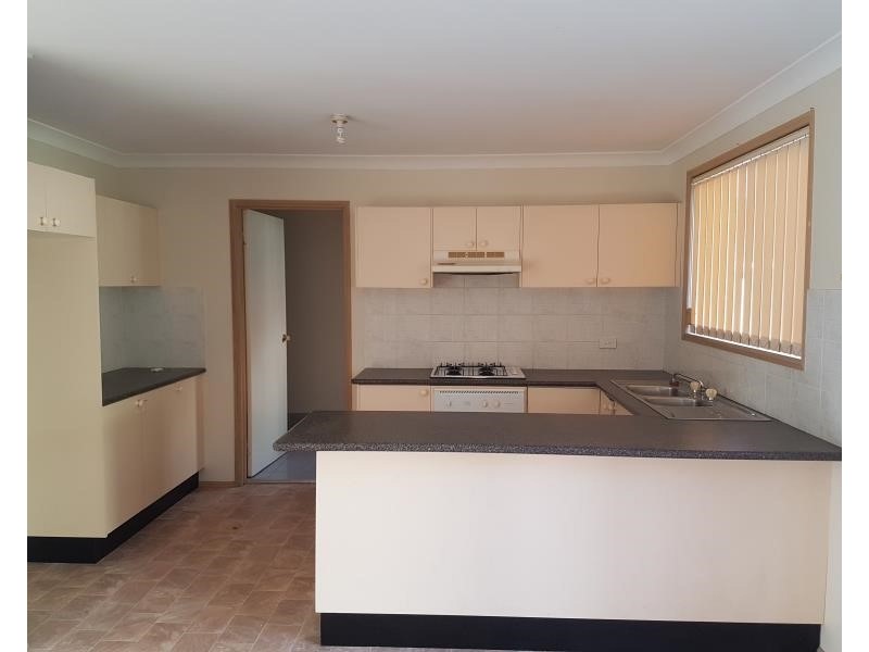 50 Michelago Cct, Prestons NSW 2170