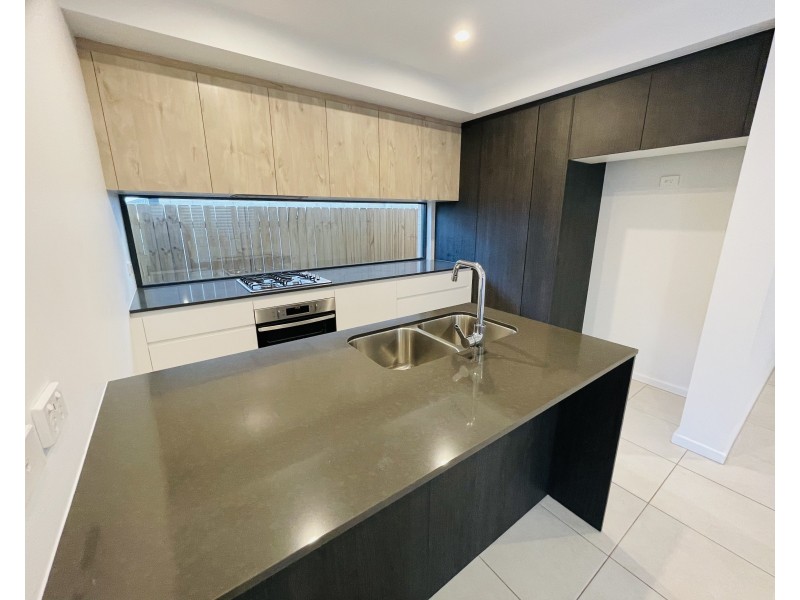 16 Giles Lane, Oran Park NSW 2570