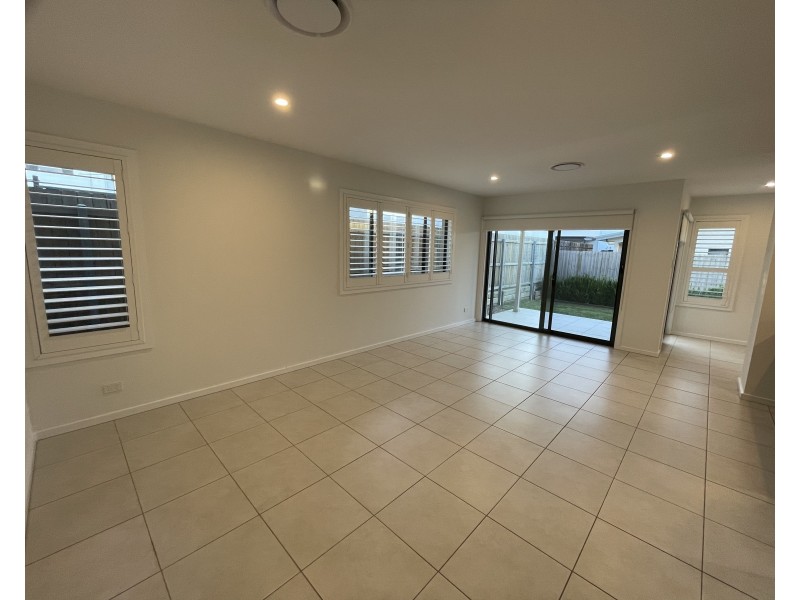 16 Giles Lane, Oran Park NSW 2570