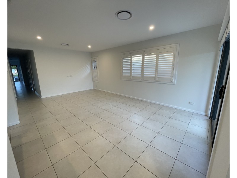 16 Giles Lane, Oran Park NSW 2570