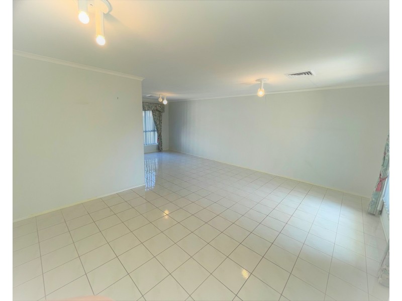 10A Eva Ave, Green Valley NSW 2168