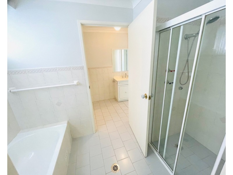 10A Eva Ave, Green Valley NSW 2168