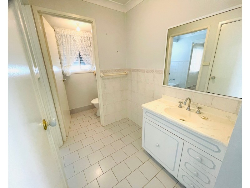 10A Eva Ave, Green Valley NSW 2168