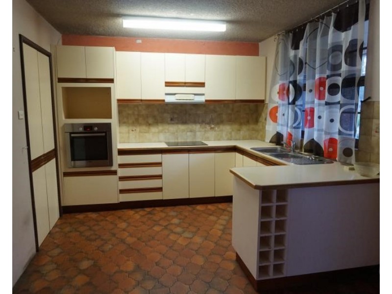 2 Kalimna St, Moorebank NSW 2170