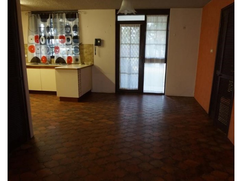 2 Kalimna St, Moorebank NSW 2170