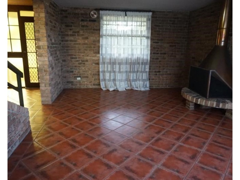 2 Kalimna St, Moorebank NSW 2170