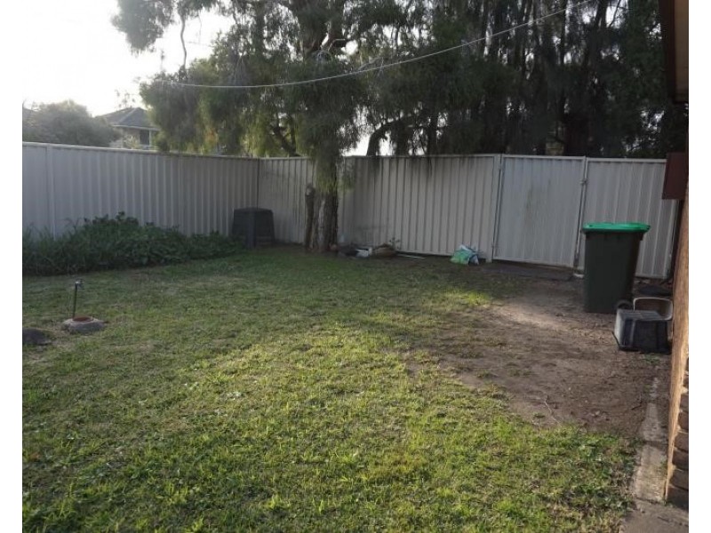 2 Kalimna St, Moorebank NSW 2170