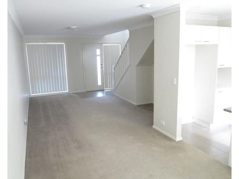 19 Atlantic Blvd, Glenfield NSW 2167
