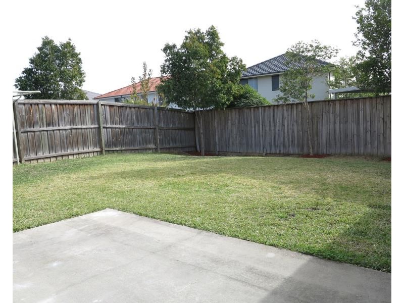 19 Atlantic Blvd, Glenfield NSW 2167