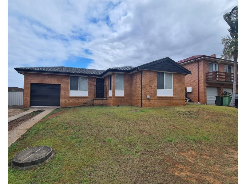 2 Junee Pl, Bossley Park NSW 2176