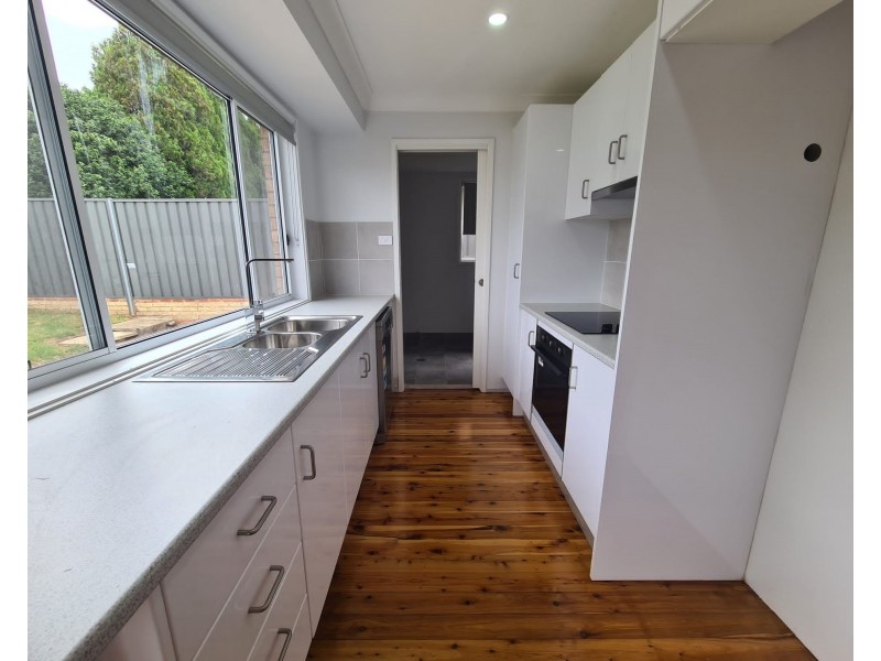 2 Junee Pl, Bossley Park NSW 2176