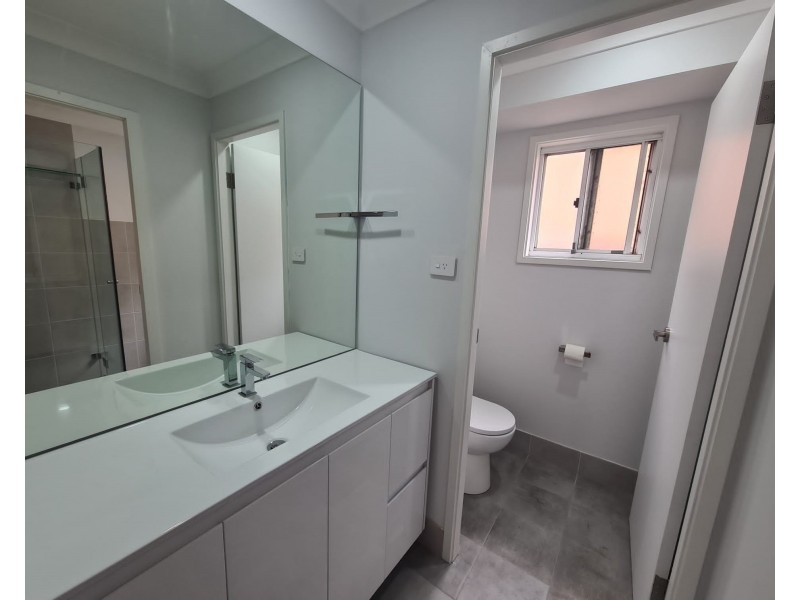 2 Junee Pl, Bossley Park NSW 2176