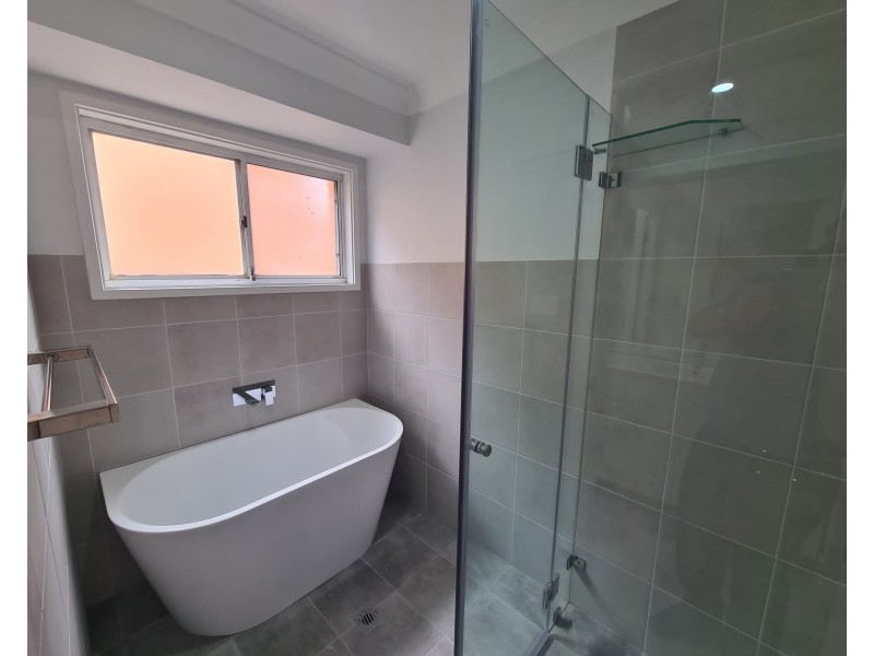 2 Junee Pl, Bossley Park NSW 2176