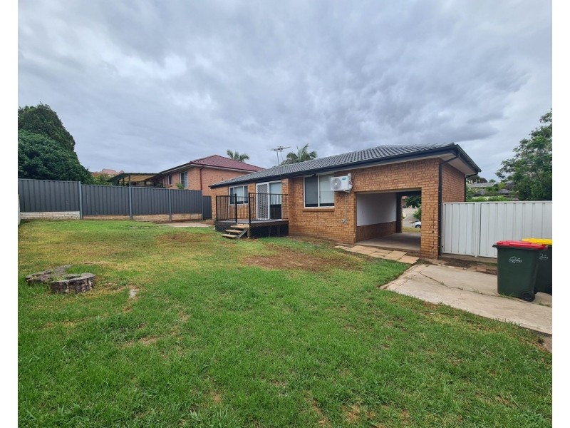 2 Junee Pl, Bossley Park NSW 2176