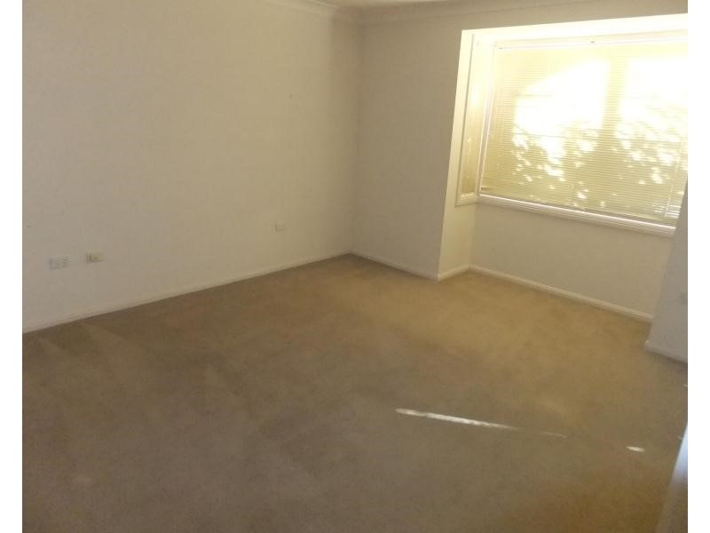 22 Paroo Ct, Wattle Grove NSW 2173