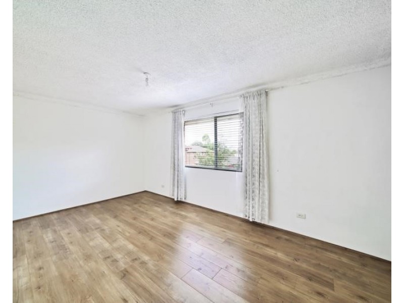 6/3 Lachlan St, Warwick Farm NSW 2170