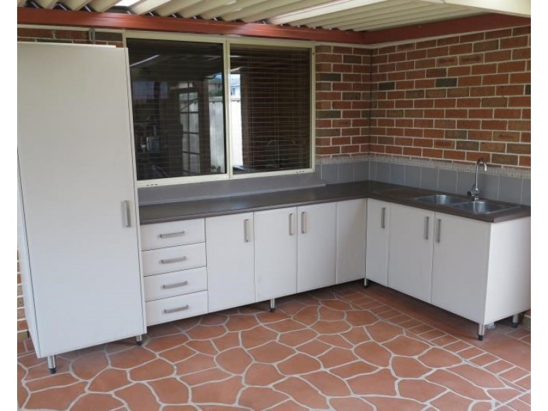 8 Marin Pl, Prestons NSW 2170