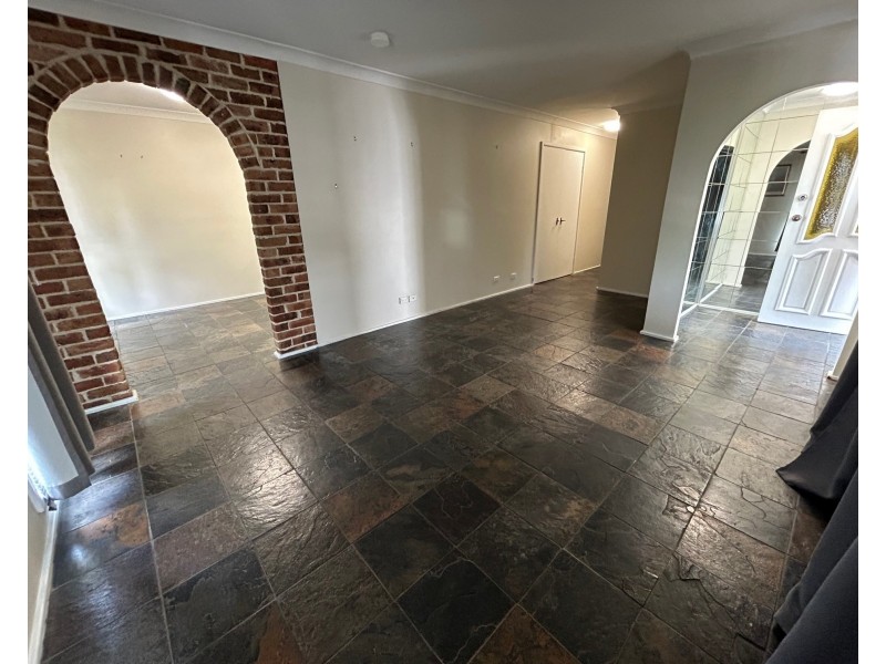 112 Mimosa Rd, Bossley Park NSW 2176