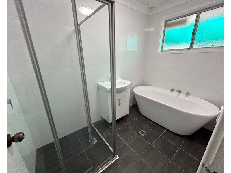 112 Mimosa Rd, Bossley Park NSW 2176