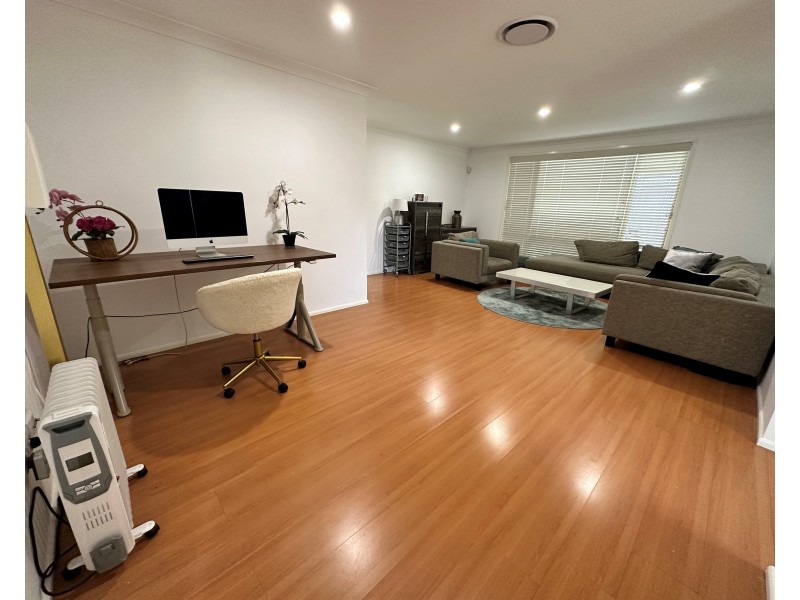 77 Kookaburra Rd, Prestons NSW 2170