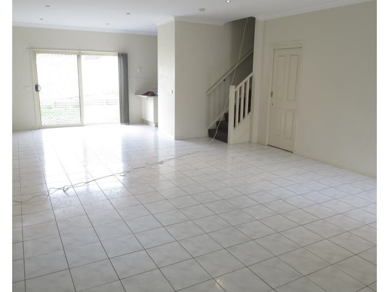18 Blackburn Ave, West Hoxton NSW 2171