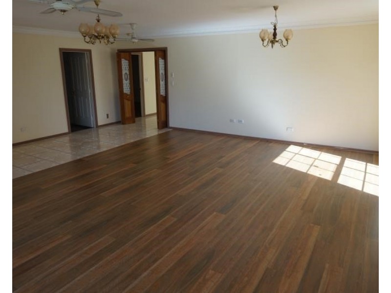 58 Kookaburra Rd, Prestons NSW 2170