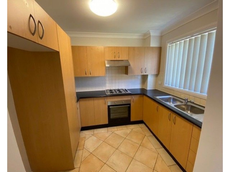 2/1 Lions Ave, Lurnea NSW 2170