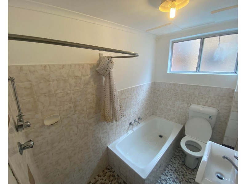 2/86 Harris St, Fairfield NSW 2165