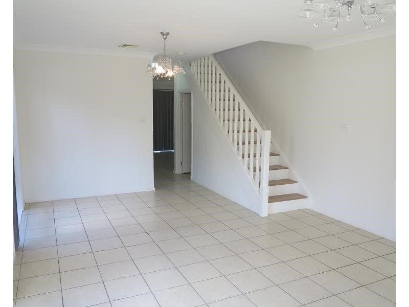 72 Harraden Dr, West Hoxton NSW 2171
