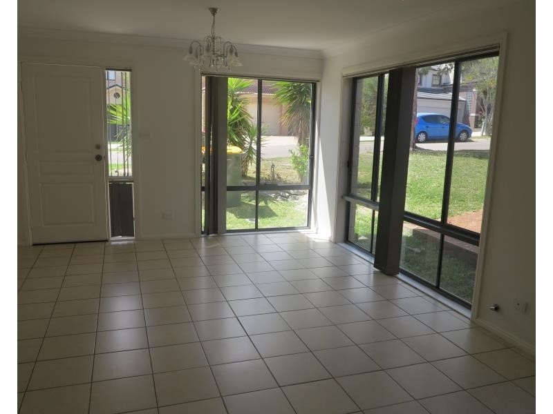 72 Harraden Dr, West Hoxton NSW 2171