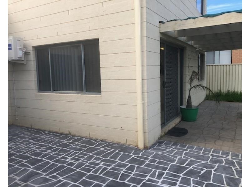 72 Harraden Dr, West Hoxton NSW 2171