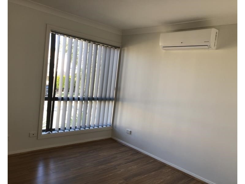 72 Harraden Dr, West Hoxton NSW 2171